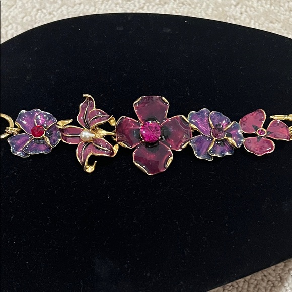 Kenneth Jay Lane Enamel Flower Bracelet with Stones. - Picture 3 of 5